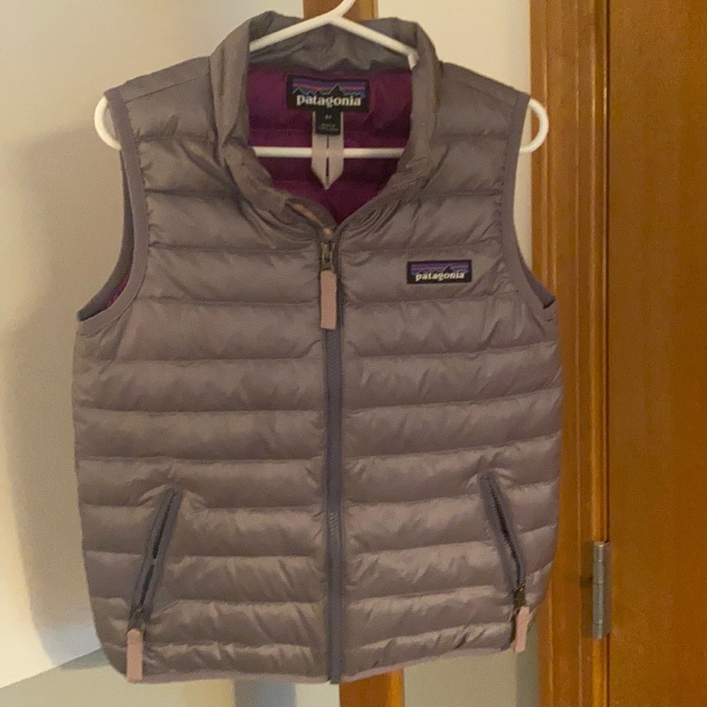 Patagonia Down Sweater Vest. Light purple/lilac. 4T. Perfect condition!